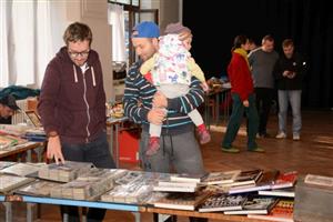 Návštěvníci setkání kopřivnických sběratelů si mohli jejich kolekce nejen prohlédnout, ale dozvědět se i spoustu zajímavostí.
FOTO: D. MACHÁČEK