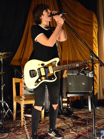 Páté pokračování hudebního festiválku Piper Records Night se mohla chlubit hned dvěma zahraničními hosty. Program otevřela polská punková zpěvačka The Pau.  
FOTO: D. MACHÁČEK