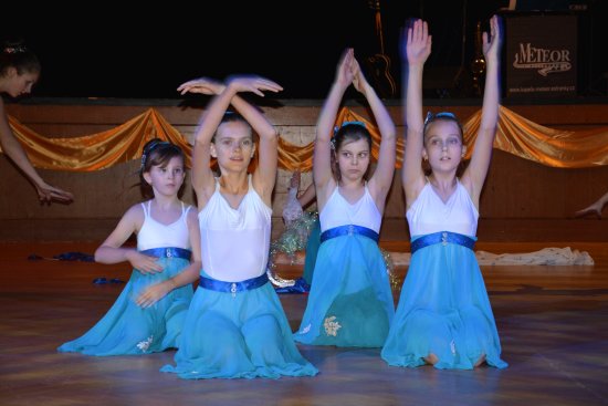 Taneční klub Štramberk se před týdnem představil na Podzimním seniorském odpoledni dvěma choreografiemi.
FOTO: DANA HOĎÁKOVÁ