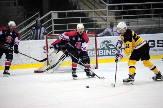 Zatímco ve středu kopřivničtí hokejisté před domácím publikem porazili Nový Jičín, v sobotu museli body přenechat Moravským Budějovicím.
FOTO: KRISTINA ČABLOVÁ