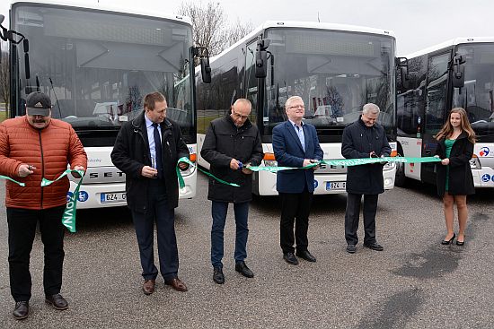 Na konci minulého týdne zahájil provoz v oblasti Nový Jičín východ nový dopravce. Flotila 73 nových, moderně vybavených autobusů vyrazila na cesty z kopřivnického polygonu.
FOTO: DAVID MACHÁČEK
