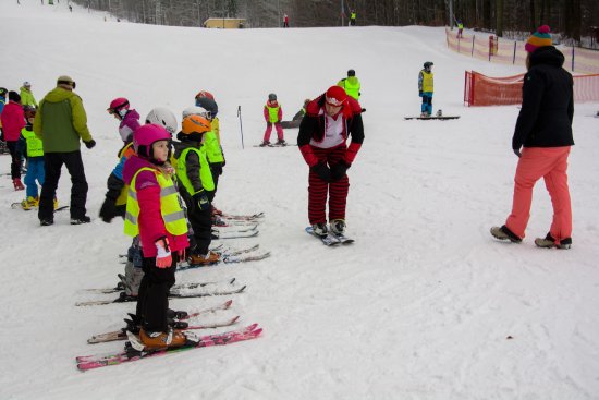 V sobotu 12. ledna se rozjely vleky v lyžařském areálu na Červeném kameni a začala výuka Lyžařské školy Sluníčko.
FOTO: DAVID MACHÁČEK