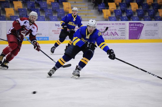 Kopřivničtí hokejisté nastoupili v sobotním domácím utkání v retro dresech, v nichž si nakonec připsali dva body za vítězství v prodloužení.
FOTO: Kristina Čablová