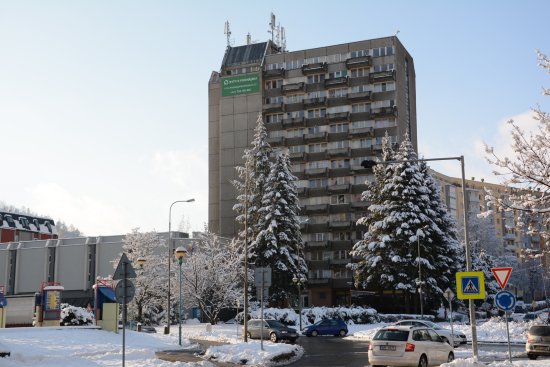 Bytový dům v centru města, známý jako Včelín, by se možná už tento rok mohl stát lokalitou, kde nově příchozí nedosáhnou na dávky na bydlení.
FOTO: DAVID MACHÁČEK