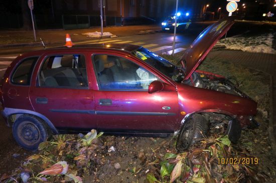 V neděli 10. února v brzkých ranních hodinách 22letý řidič pod vlivem alkoholu nezvládl řízení vozidla a zastavil až u technického muzea.
FOTO: PČR