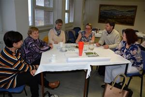 V průběhu jednání pracovních skupin komunitního plánování diskutovali účastníci o způsobech mapování potřeb osob pečujících o své blízké.
FOTO: DANA HOĎÁKOVÁ