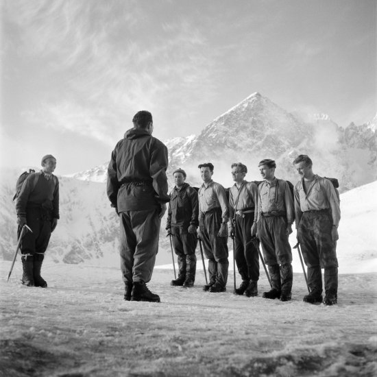 Snímek horolezců ve Vysokých Tatrách, který pořídil Vilém Heckel v roce 1955, a mnohé podobné budou k vidění na výstavě v Lašském muzeu. 
FOTO: VILÉM HECKEL