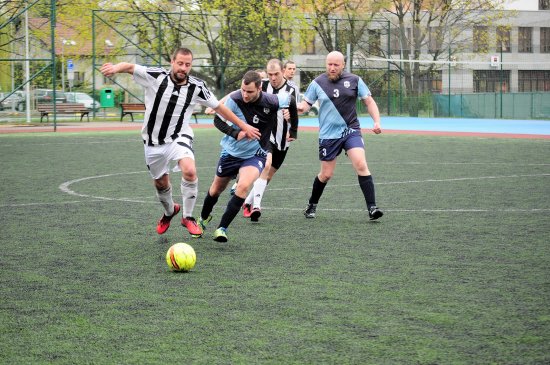 V sobotu 6. dubna začala sezona Oblastního přeboru v malém fotbalu. Na fotce týmy SAFARI Kopřivnice (v pruhovaných dresech) a FC Legion.
FOTO: KRISTINA ČABLOVÁ