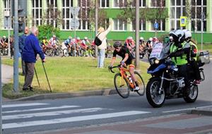 Tereza Neumanová (na čele) z Dukly Praha vyhrála rychlostní prémii v Kopřivnici, do cíle ale dojela nakonec na 35. místě.
FOTO: KRISTINA ČABLOVÁ