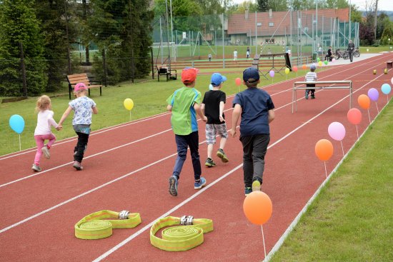 Závišický sportovní areál ožije v následujících týdnech hned několikrát víkendovými sportovními dny, které pro místní obyvatele připravují tamní sportovní spolky. 
FOTO: D. MACHÁČEK