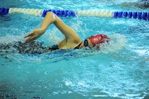 Lucie Šenkeříková (SK Kopřivnice) si v jarním meziokresním přeboru vytvořila nový osobní rekord ve všech svých startech. 
FOTO: KRISTINA ČABLOVÁ