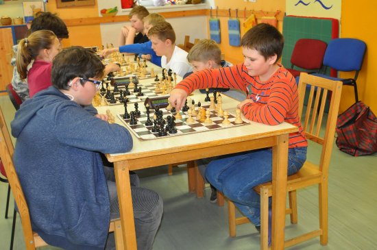 V Domě dětí a mládeže Kopřivnice se sešlo při Velké ceně v šachu celkem 20 žáků místních základních škol a příborského gymnázia.
FOTO: KRISTINA ČABLOVÁ