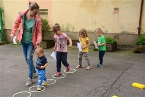 Mateřské školy Kopřivnice připravily tradiční zábavnou akci Hrajeme si s knihou, která nabízela aktivity především pro nejmenší děti.
FOTO: DAVID MACHÁČEK