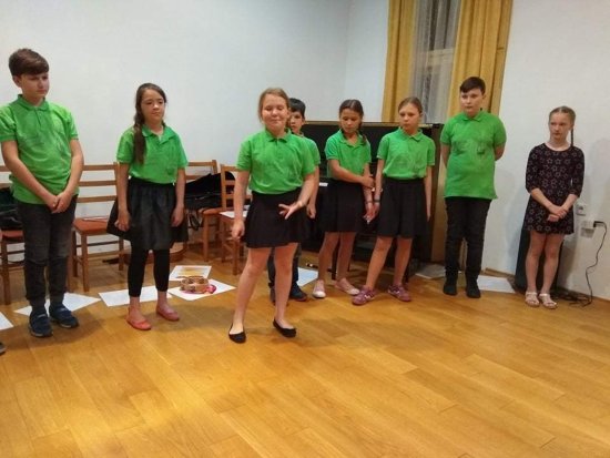 Žáci ZŠ Lubina nejen že chorvatským krajanům přivezli zakoupené české knihy, ale připravili i program, se kterým vystoupili na jejich kulturním festivale.
FOTO: ZŠ LUBINA