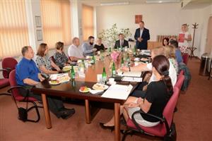 Starostové sedmi okolních obcí a dvou měst se v závěru minulého týdne sešli v Kopřivnici k pravidelnému společnému jednání.
FOTO: DAVID MACHÁČEK