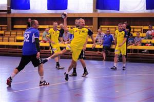 V rámci oslav 60. výročí klubu házené se na palubovce představili nejen v současné době hrající házenkáři, ale i opory Kopřivnice v letech minulých (s míčem československý reprezentant Zdeněk Marek).
FOTO: KRISTINA ČABLOVÁ
