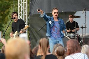 Koncert kapely Perutě udělal minulý pátek symbolickou tečku za dalším ročníkem prázdninového projektu Někdo ven???
FOTO: DAVID MACHÁČEK