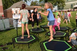 V rámci projektu Někdo ven??? si mladí Kopřivničané mohli vyzkoušet i zábavné sportovní aktivity jako například jumping.
FOTO: DAVID MACHÁČEK