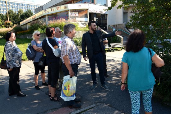V rámci akce Kopr staví aneb Město je naše společné hřiště se lidé mohli projít centrem Kopřivnice a přímo na místě se od městského architekta dozvědět o plánované rekonstrukci.
FOTO: DAVID MACHÁČEK