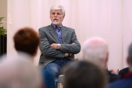 O diskuzi s někdejším náčelníkem generální štábu a předsedou vojenského výboru NATO Petrem Pavlem byl v Kopřivnici velký zájem.
FOTO: DAVID MACHÁČEK