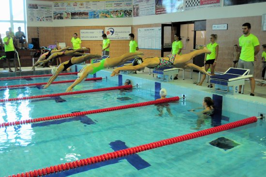 Sportovní klub Kopřivnice pořádal první ročník aquatlonového závodu, sportovce z široké veřejnosti se však příliš nalákat nepodařilo.
FOTO: KRISTINA ČABLOVÁ