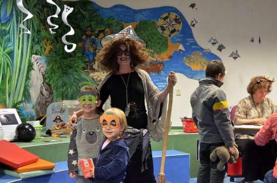 V dětském oddělení si děti užívaly program, během kterého na ně čekalo výtvarné tvoření či výběr hororové literatury.
FOTO: MĚSTSKÁ KNIHOVNA KOPŘIVNICE