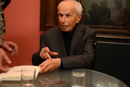 Fotograf Petr Helbich pokřtil v rámci programu ‘Ještě se mi nechce končit’ knihu svých textů nazvanou O Sudkovi a o sobě.
FOTO: DAVID MACHÁČEK