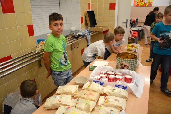 Svačinkový den proběhl v ZŠ Lubina v rámci Světového dne laskavosti. Svačinky pro své spolužáky připravili žáci druhých tříd.
FOTO: DANA HOĎÁKOVÁ
