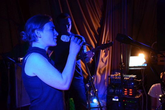 Kapela Nekola v rámci šestého ročníku Piper Records Night minulý pátek v Katolickém domě v Kopřivnici představila publiku nové skladby z připravované desky.  
FOTO: D. MACHÁČEK