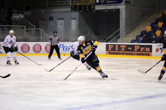 Ondřej Sluštík (HC ISMM Kopřivnice) se na vítězstvích týmu doma s Novým Jičínem a v Havlíčkově Brodě podílel celkem třemi brankami.
FOTO: KRISTINA ČABLOVÁ