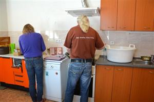 Denní centrum Racek umožňuje svým klientům uvařit si jídlo, vykoupat se i vyprat své prádlo.  Ve městě funguje už deset let.
ILUSTRAČNÍ FOTO: DANA HOĎÁKOVÁ