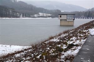 Hladina vody ve větřkovické nádrži i v zimním období dále ustupuje. V závěru minulého roku krajský úřad schválil nový manipulační řád, který je volnější než ten minulý.
FOTO: DAVID MACHÁČEK