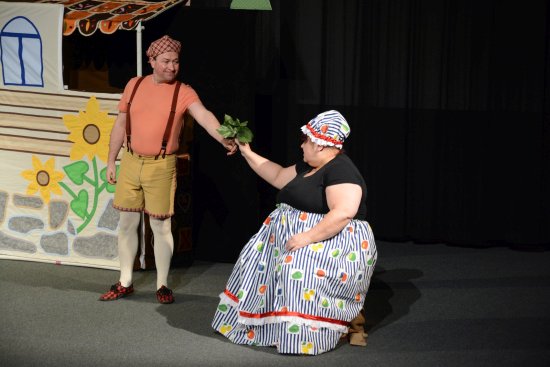 Divadlo Kapsa přivezlo minulou neděli první letošní představení pro děti. V kinosále kulturního domu odehrálo pohádku O chaloupce z perníku.
FOTO: DAVID MACHÁČEK