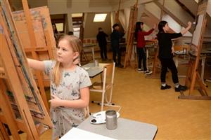 Součástí soutěžního matiné na půdě ZUŠ Zdeňka Buriana byl poprvé i workshop pro studenty výtvarného umění.
FOTO: DAVID MACHÁČEK