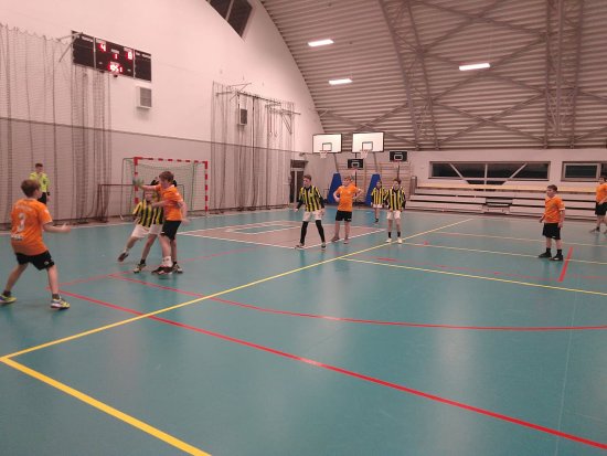 Mladší žáci KH ISMM Kopřivnice (v pruhovaných dresech) na mezinárodním turnaji Zorno Cup na Slovensku obsadili pátou příčku.
FOTO: ALŽBĚTA ŠTĚPÁNOVÁ