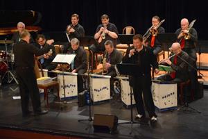 Příborský orchestr Bedřicha Pukovce hostoval v kopřivnickém kulturním domě s programem postaveným na písničkách z lidových operet.
FOTO: DAVID MACHÁČEK