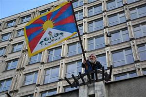 Desátého března, v době, kdy začínala platit zpřísněná mimořádná opatření, vlála na budově radnice tibetská vlajka.
ILUSTRAČNÍ FOTO: DAVID MACHÁČEK