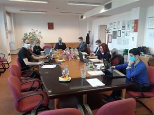 Jednání rady města v minulém týdnu respektovalo protiepidemiologická opatření vlády. Kopřivničtí politici řešili běžnou agendu i mimořádná opatření s rouškami.
FOTO: JANA HROMOČUKOVÁ