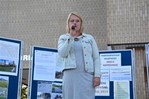 První vítězný návrh do participativního rozpočtu – vybudování hřiště na ulici Javorové vloni veřejnosti na podzim prezentovala Romana Bukovská. 
FOTO: DANA HOĎÁKOVÁ