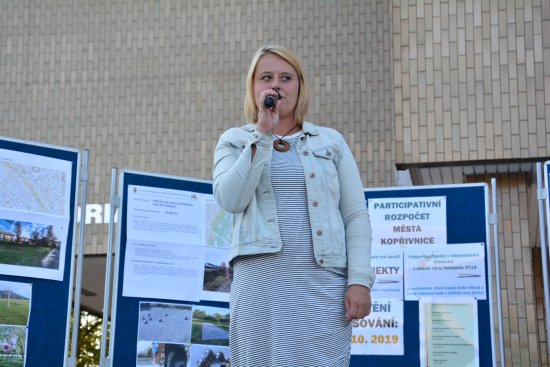 První vítězný návrh do participativního rozpočtu – vybudování hřiště na ulici Javorové vloni veřejnosti na podzim prezentovala Romana Bukovská. 
FOTO: DANA HOĎÁKOVÁ