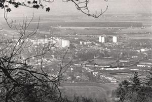 Pohled na Kopřivnici v roce 1968. V 60.–80. letech přišlo se stavebním rozmachem města také častější umisťování umění ve veřejné prostoru.
FOTO: PODNIKOVÝ ARCHIV TATRA