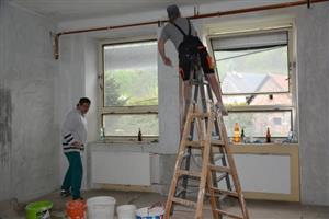 O Svátku práce se ve Vlčovicích pracovalo na zkulturnění nových prostor, které od města v březnu převzal spolek Vlčovjané.
FOTO: DANA HOĎÁKOVÁ