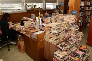 Dvouměsíční přerušení provozu knihovnice městské knihovny využily k práci na knižním fondu.
FOTO: DAVID MACHÁČEK