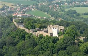 Hrad Hukvaldy se z velké části návštěvníkům otevřel již 12. května. Tento týden se přidávají i vnitřní prostory hradů a zámků.
FOTO: DAVID MACHÁČEK