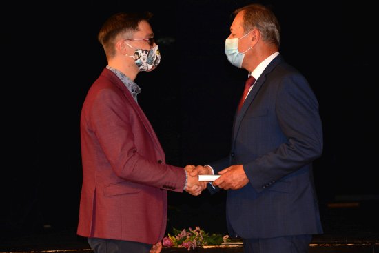 Martin Galia, češtinář ze ZŠ 17. listopadu, byl mezi kantory oceněnými za svůj přístup k distančnímu vzdělávání během epidemie.
FOTO: DANA HOĎÁKOVÁ