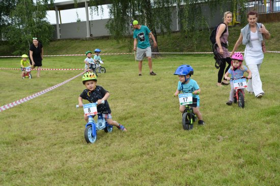 Nejpočetnější skupinou závodníků Cyklohrátek byly tradičně nejmenší děti na odrážedlech, kterých trať absolvovalo pětadvacet.
FOTO: DANA HOĎÁKOVÁ