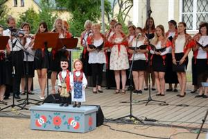 Soubor Valentin uvedl v Piaristických zahradách v Příboře své pásmo písní a poezie nejen z Příbora, ale i Kopřivnice, Studénky, Lichnova a dalších míst v okolí.
FOTO: D. MACHÁČEK