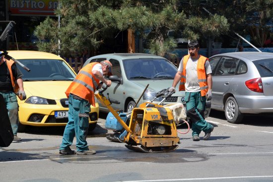 Kromě průběžných oprav výtluků se chystají i rekonstrukce většího rozsahu. Nového povrchu se dočká například část ulice Školní.
ILUSTRAČNÍ FOTO: DAVID MACHÁČEK