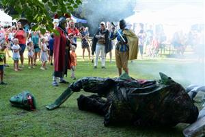 V rámci programu pohádkového odpoledne v režii vlčovických hasičů došlo i na výpravné představení, které vyvrcholilo osvobozením princezny.
FOTO: DAVID MACHÁČEK