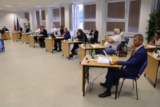 V jiném rozestavění v sále i v jiných politických konstelacích proběhlo před týdnem mimořádné jednání zastupitelstva, které realizovalo zásadní změny ve vedení města.
FOTO: DAVID MACHÁČEK